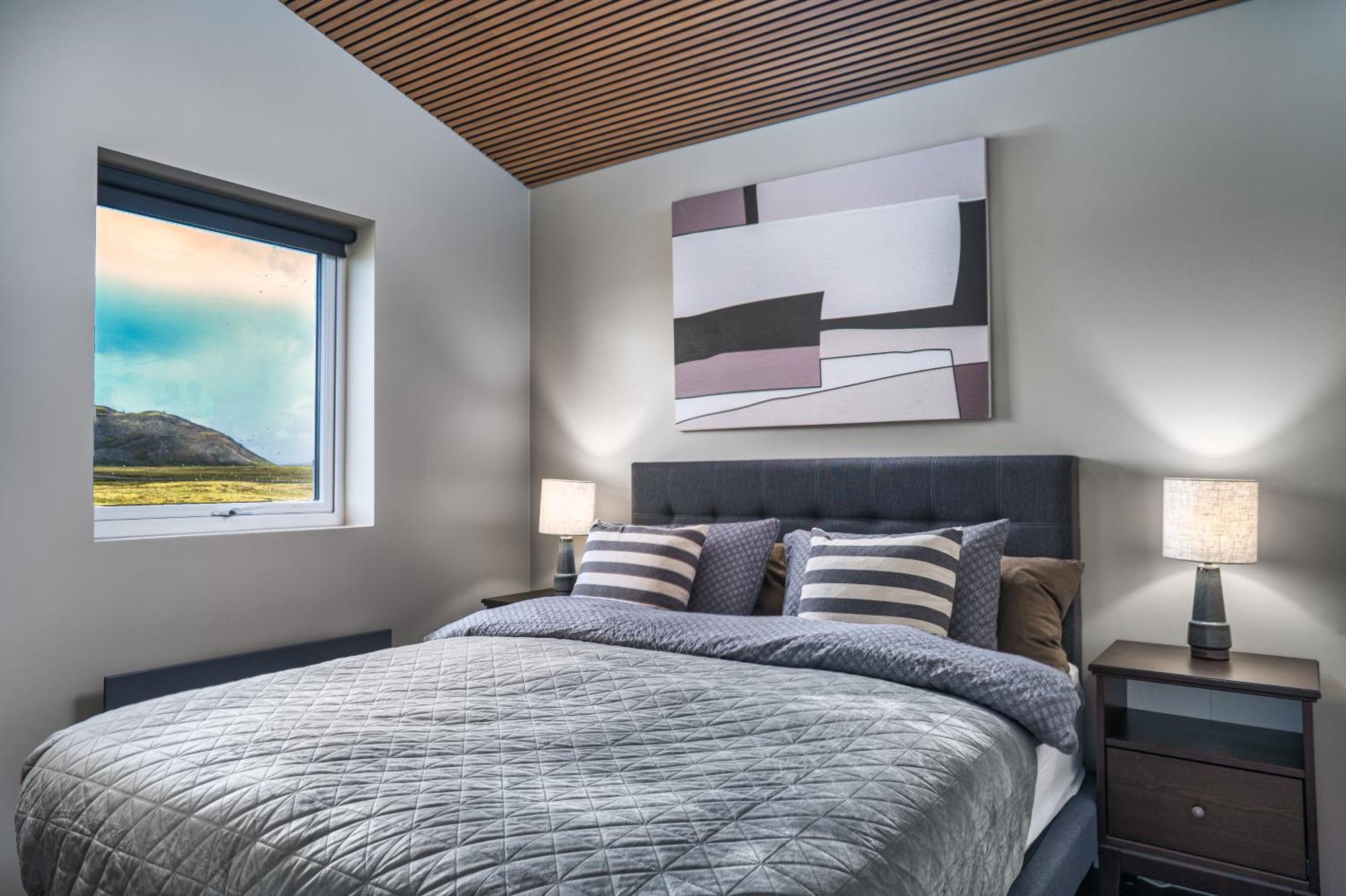 Cozy Cabin with Hot Tub & Sauna - Ultimate Retreat