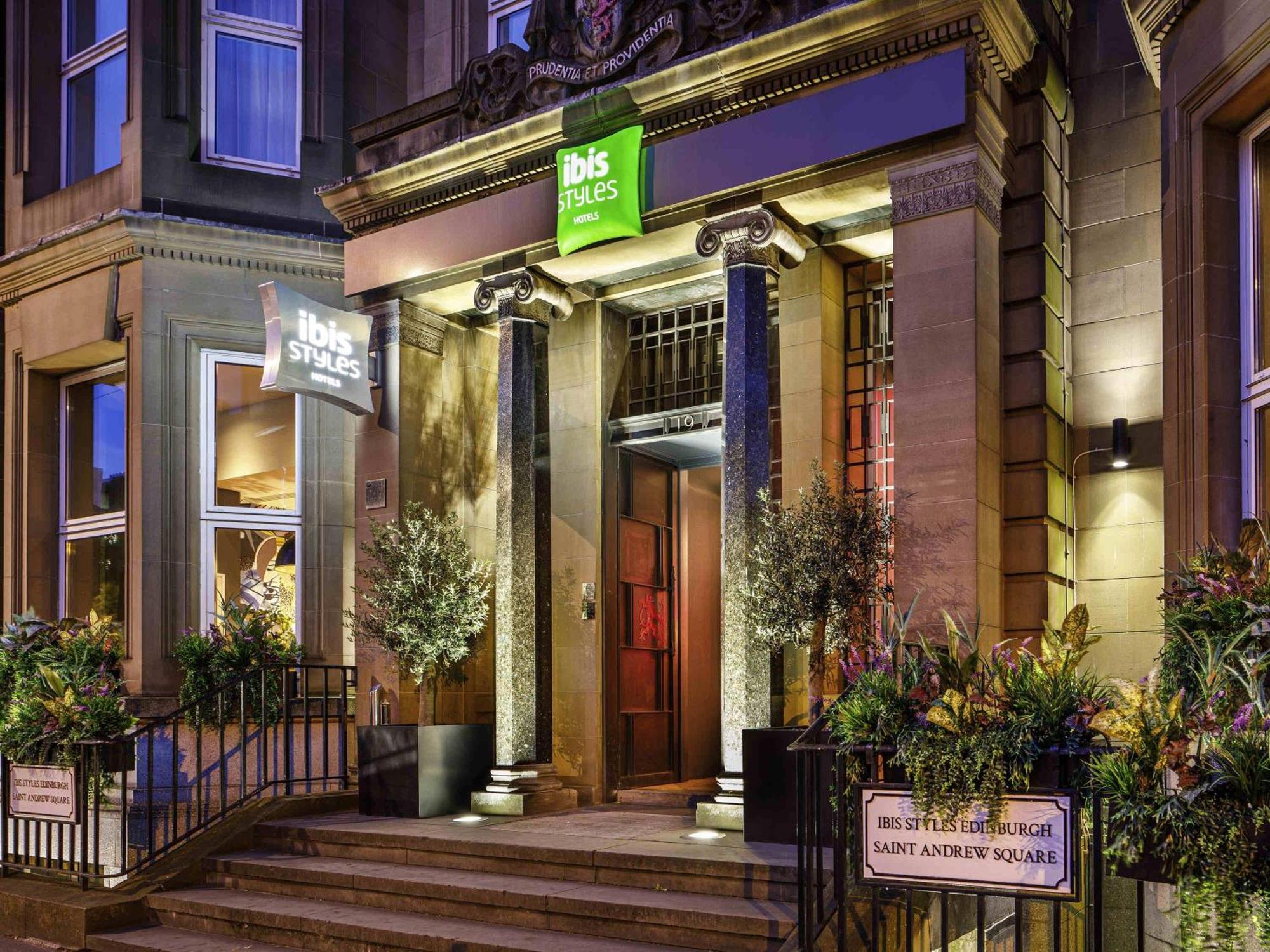 Top 10 Places To Stay in Edinburgh