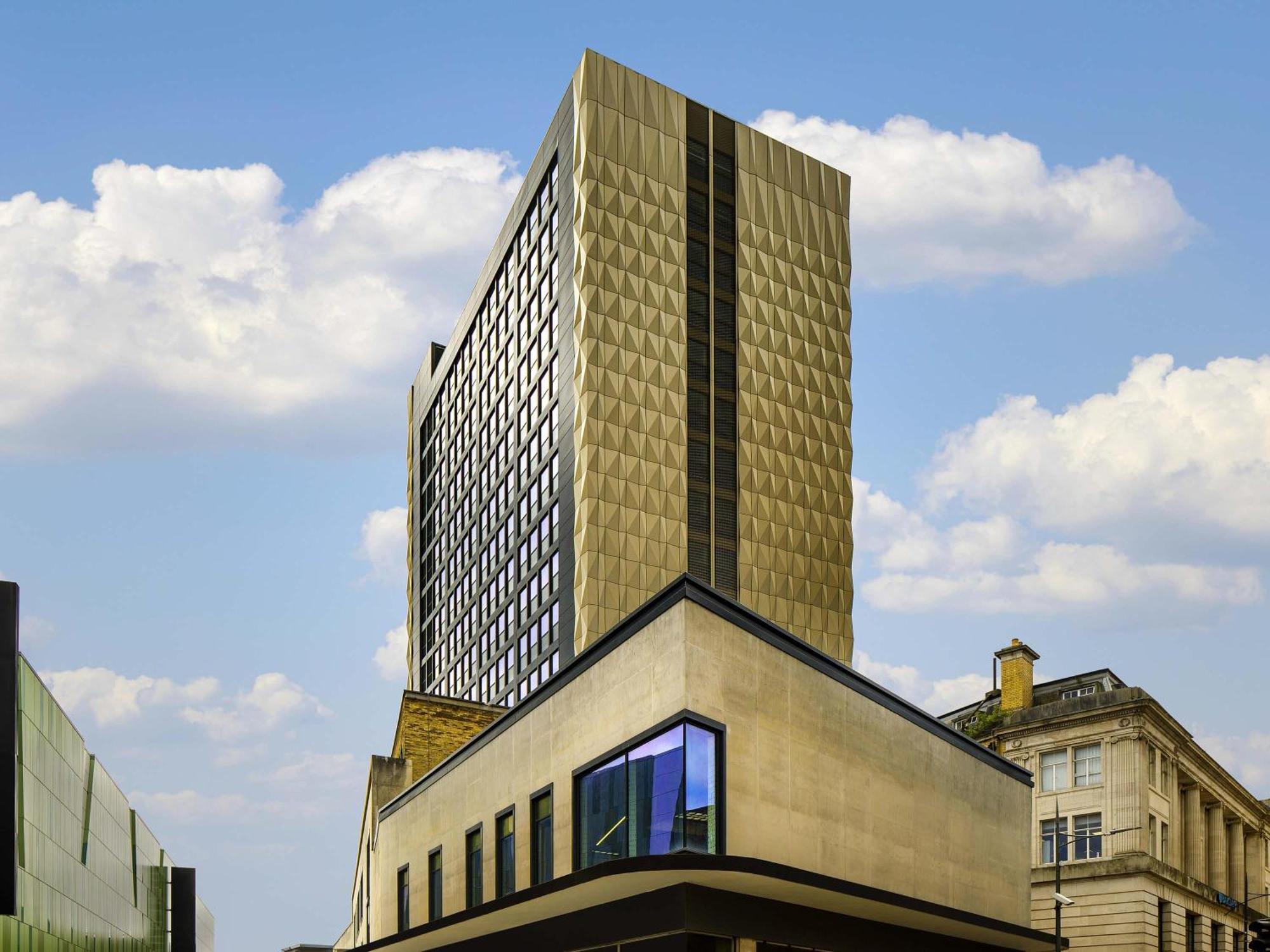 1. Mercure Newport Hotel