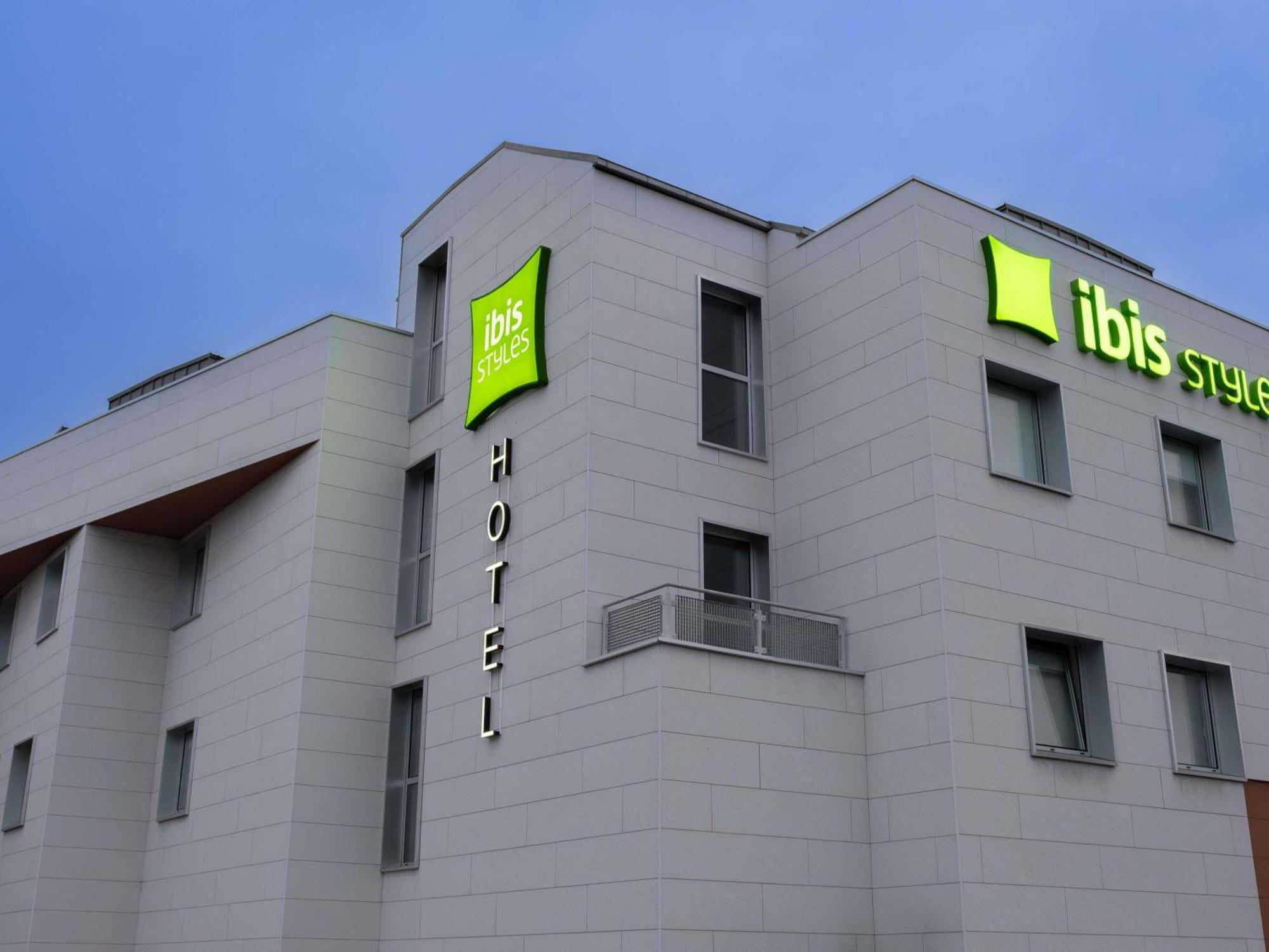 8. Ibis Styles Santander
