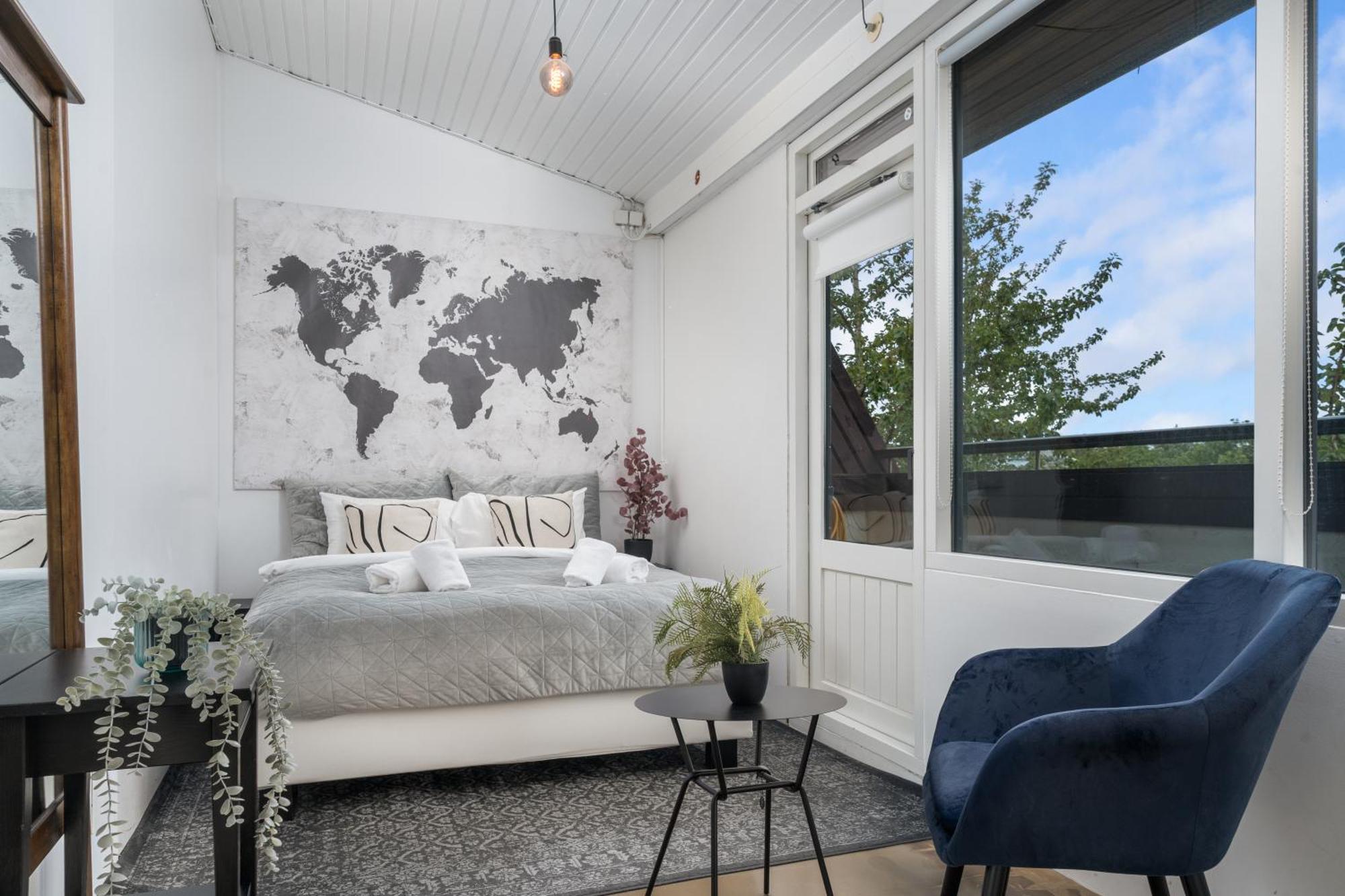 Iceland Penthouse With Fireplace Landscape Reference: Penthouse Lejlighed På Shoppinggaden Gratis Parkering