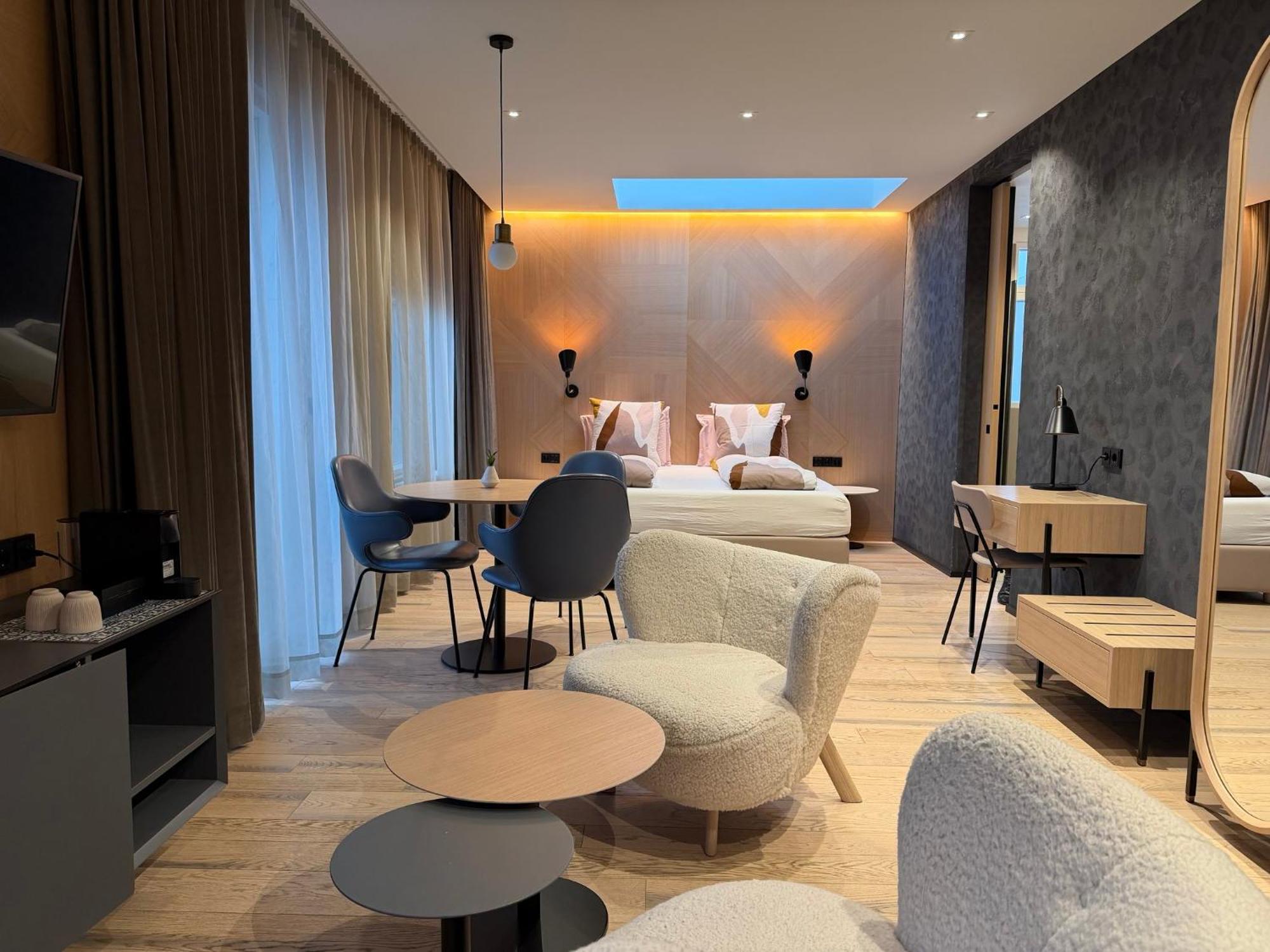 Hotel Lotus