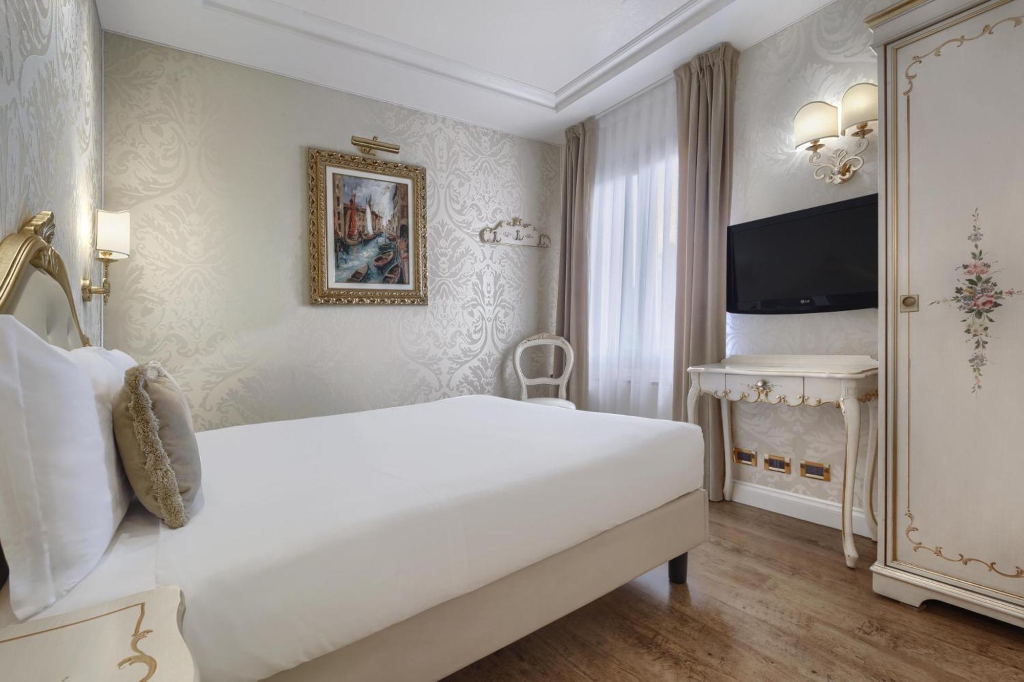 Top 10 Places To Stay in Venice