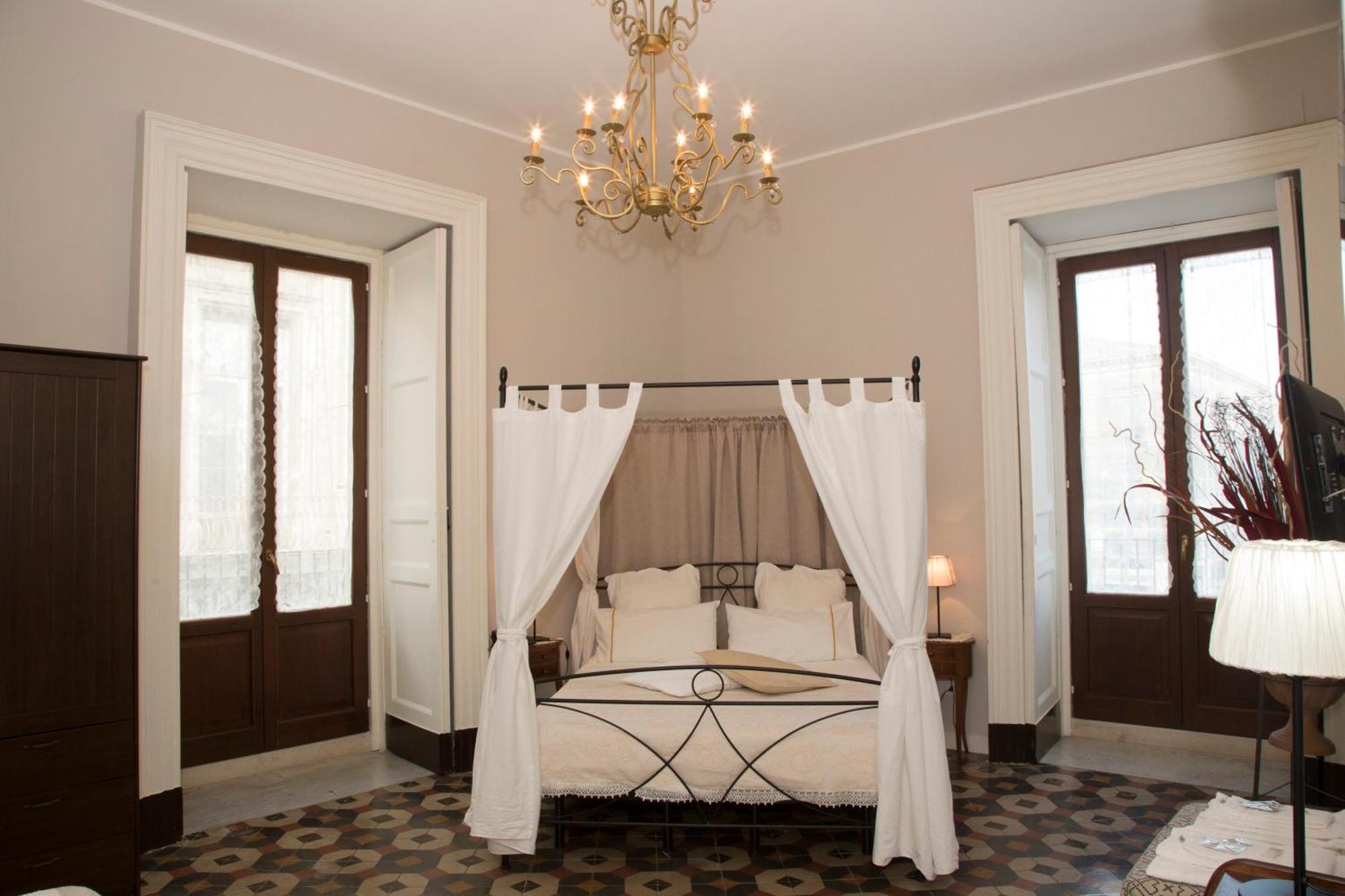 10. ETNEA Suite 270