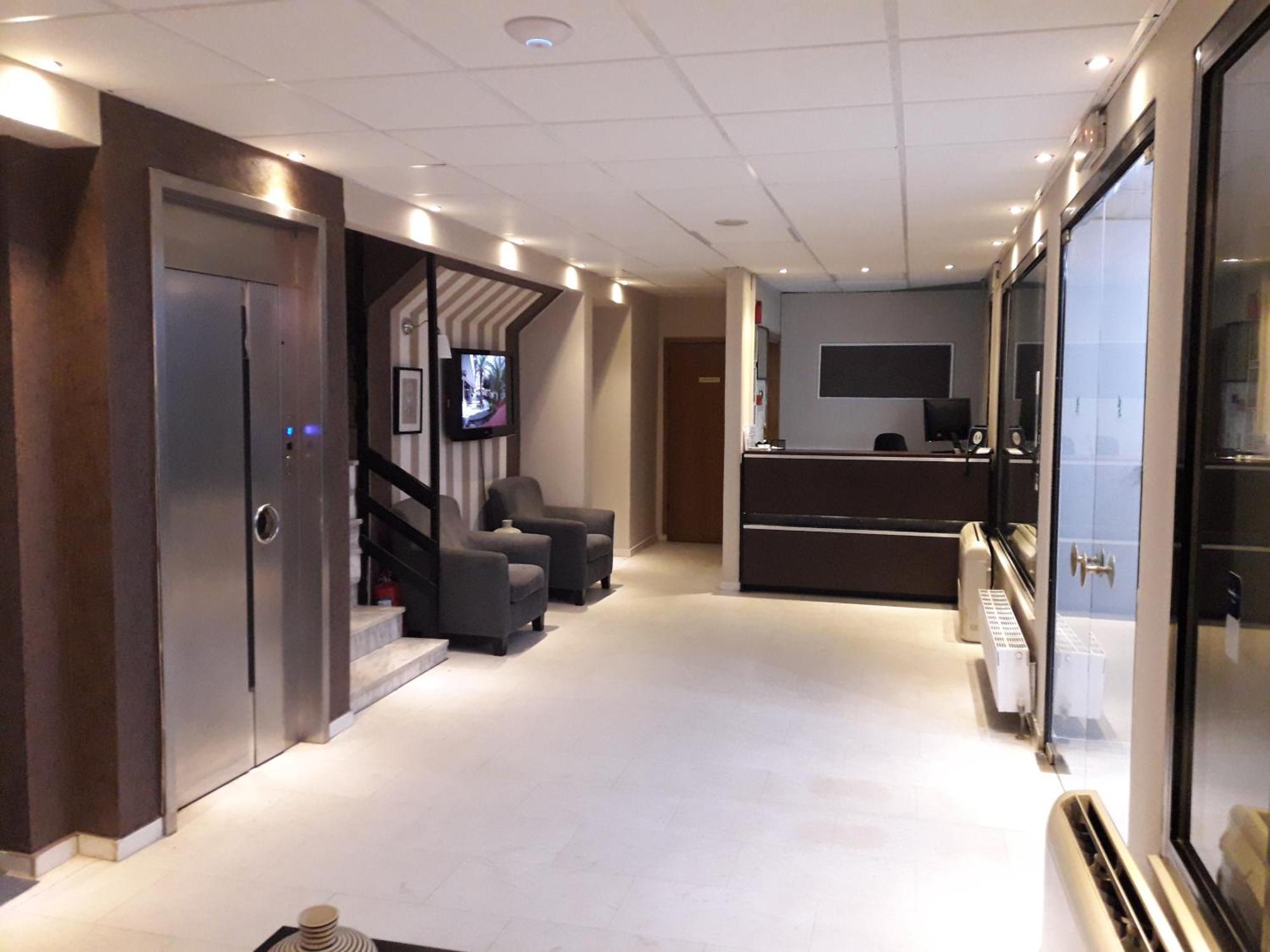 8. Apartment Hotel Athina