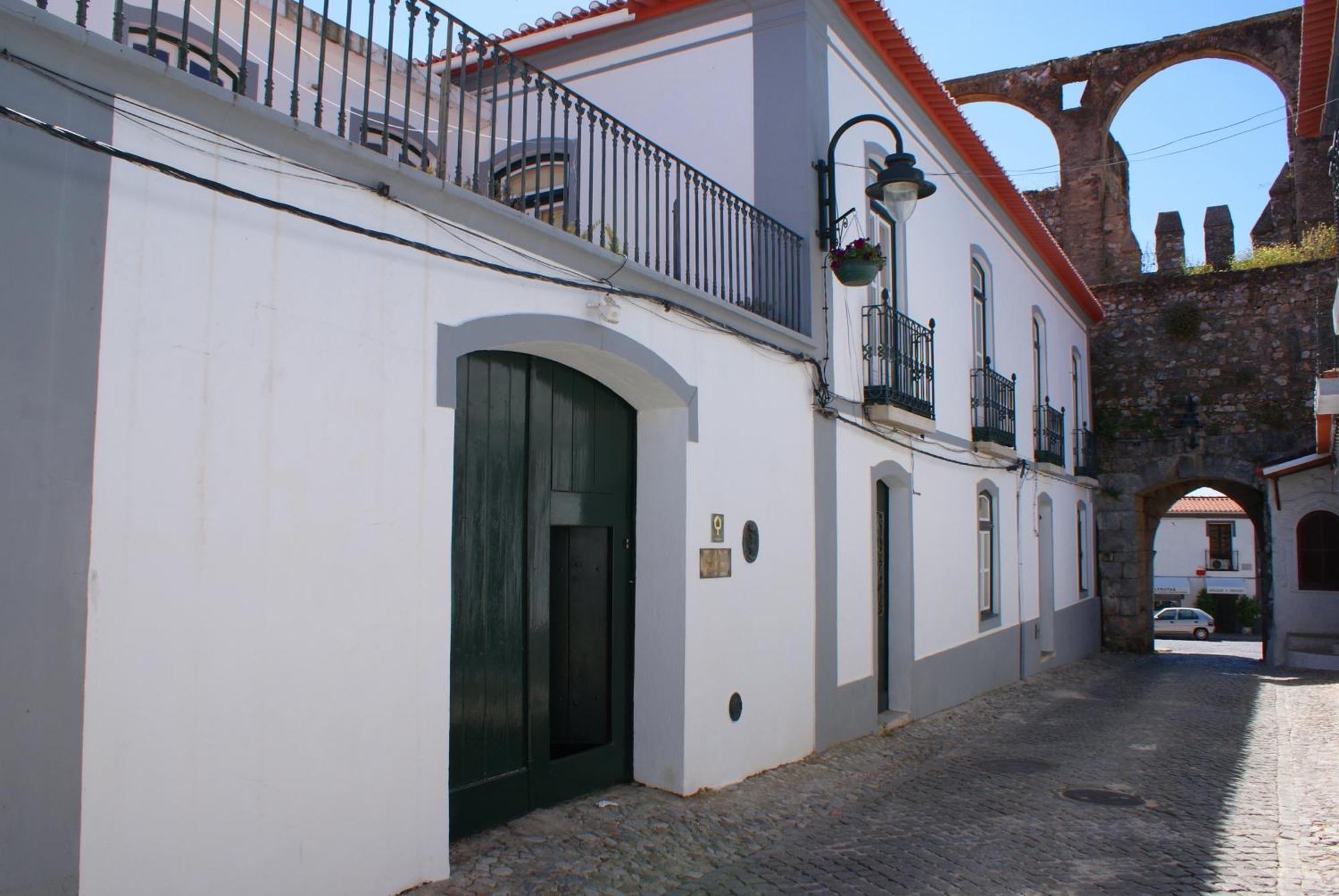 5. Casa da Muralha