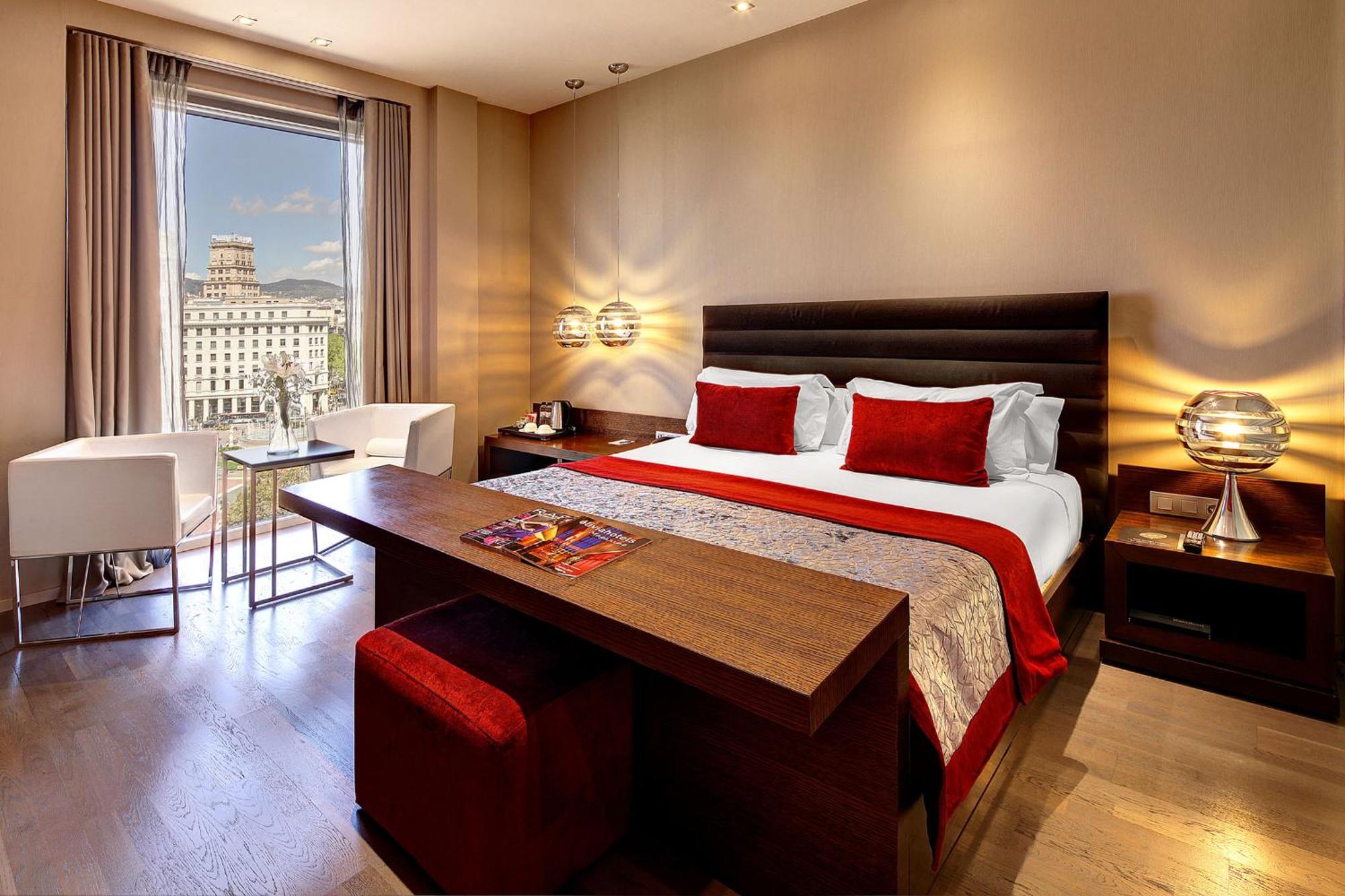 2. Olivia Plaza Hotel
