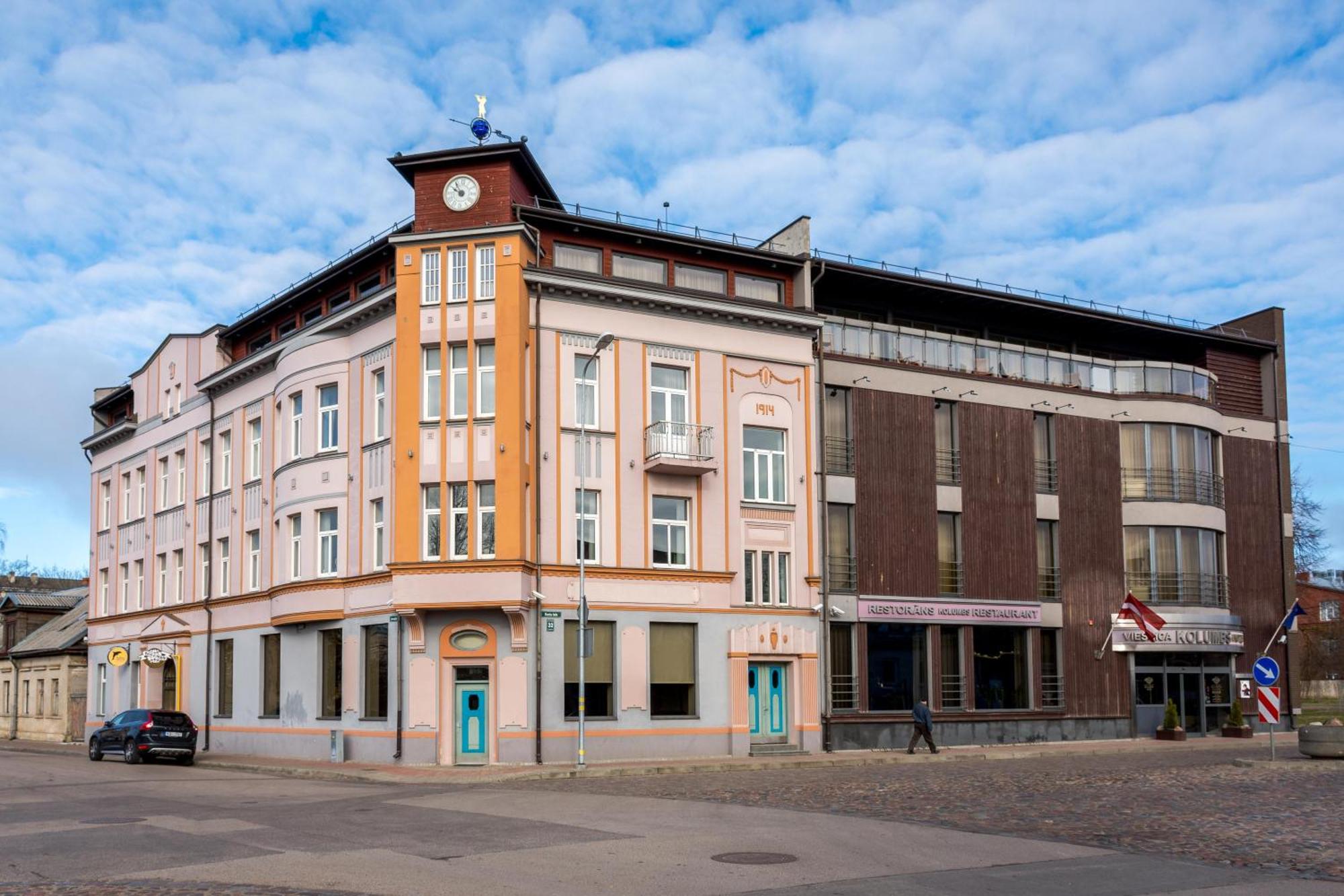 8. Kroņu nami