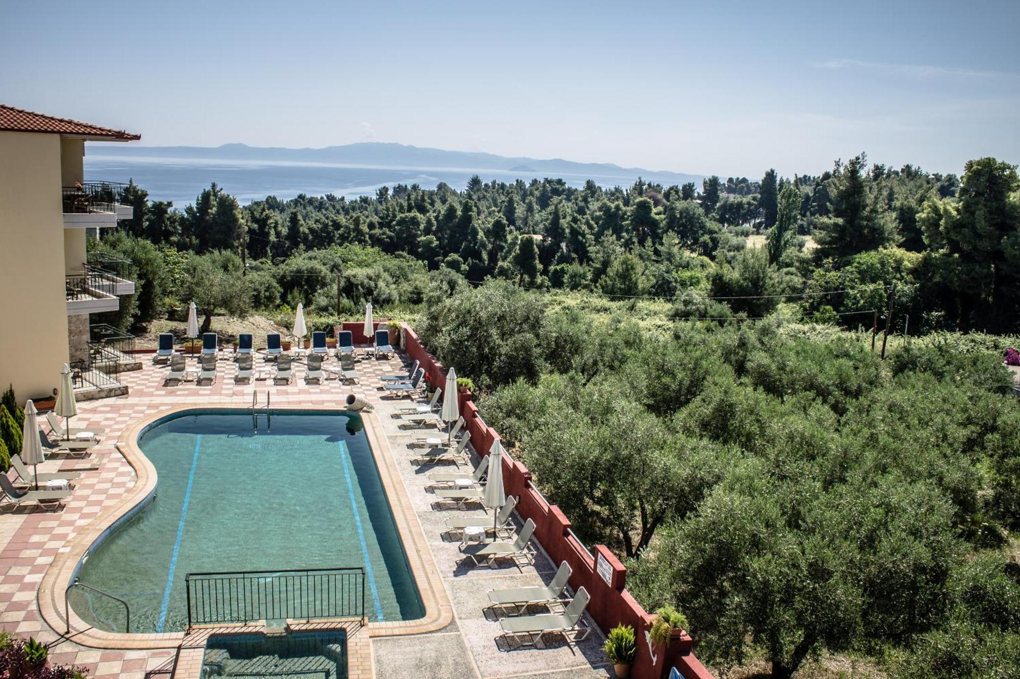 6. Hotel Ilios