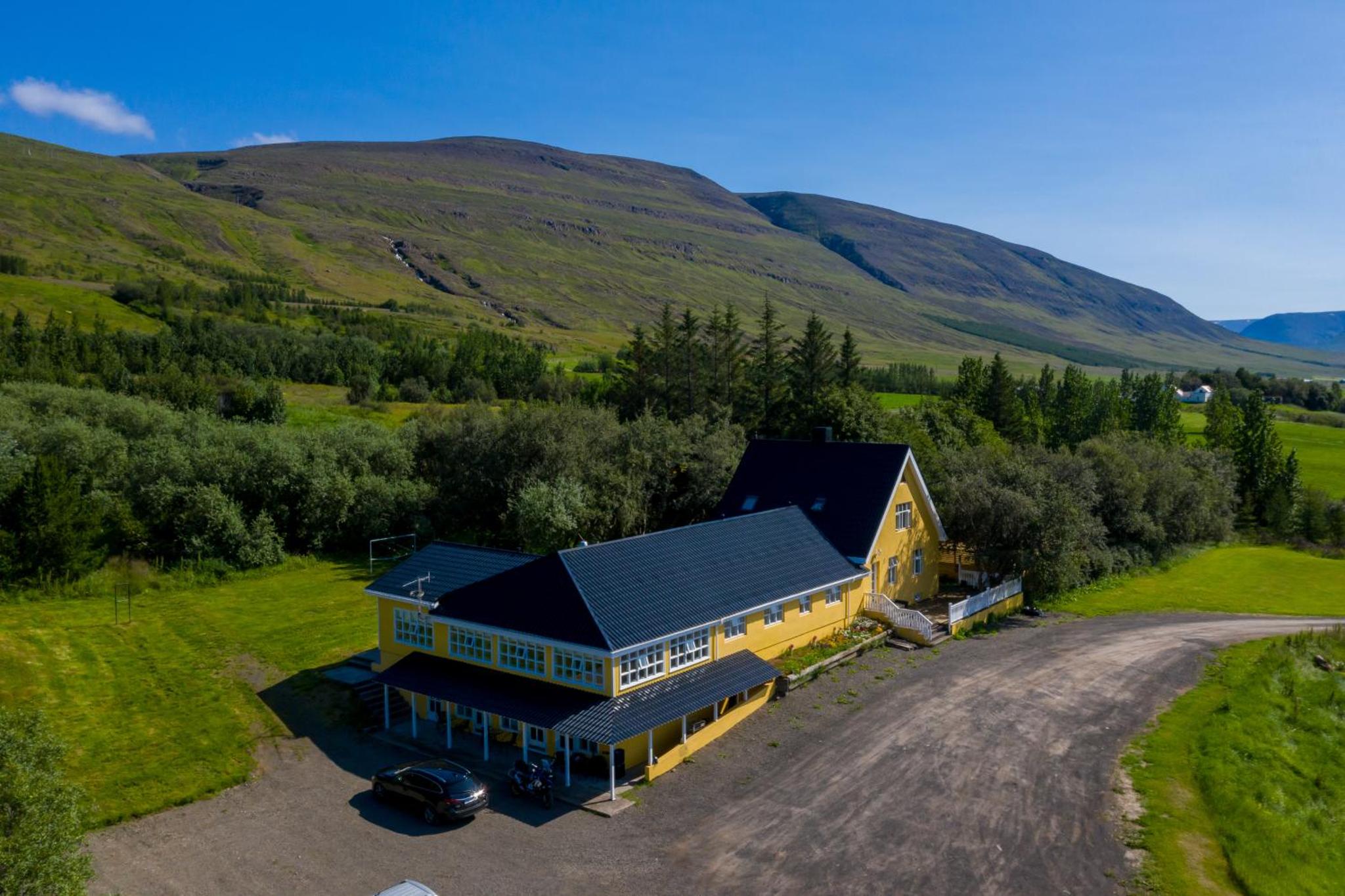 North Mountain View Suites