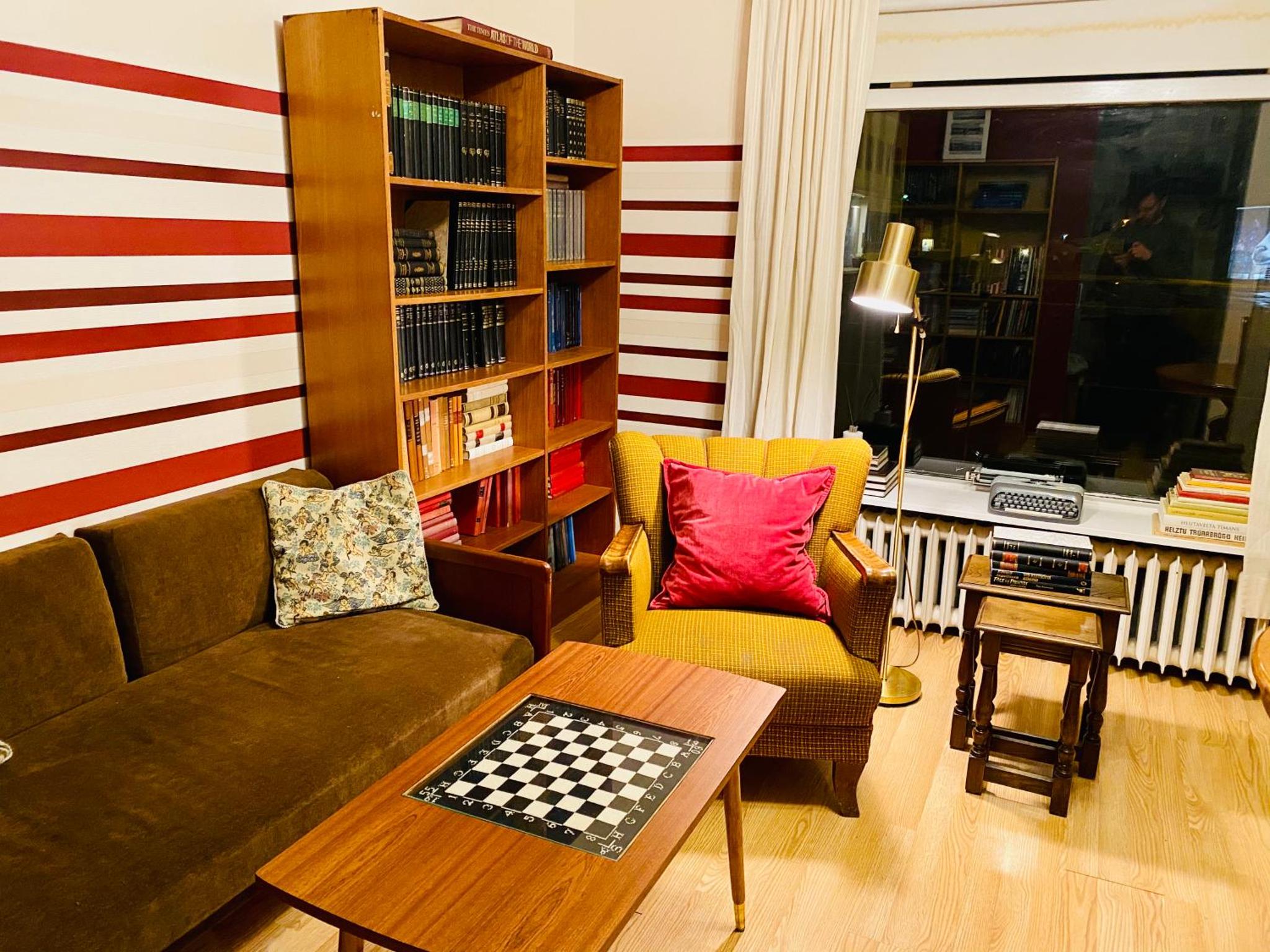 书店家庭公寓（The Bookstore Family Apartment）