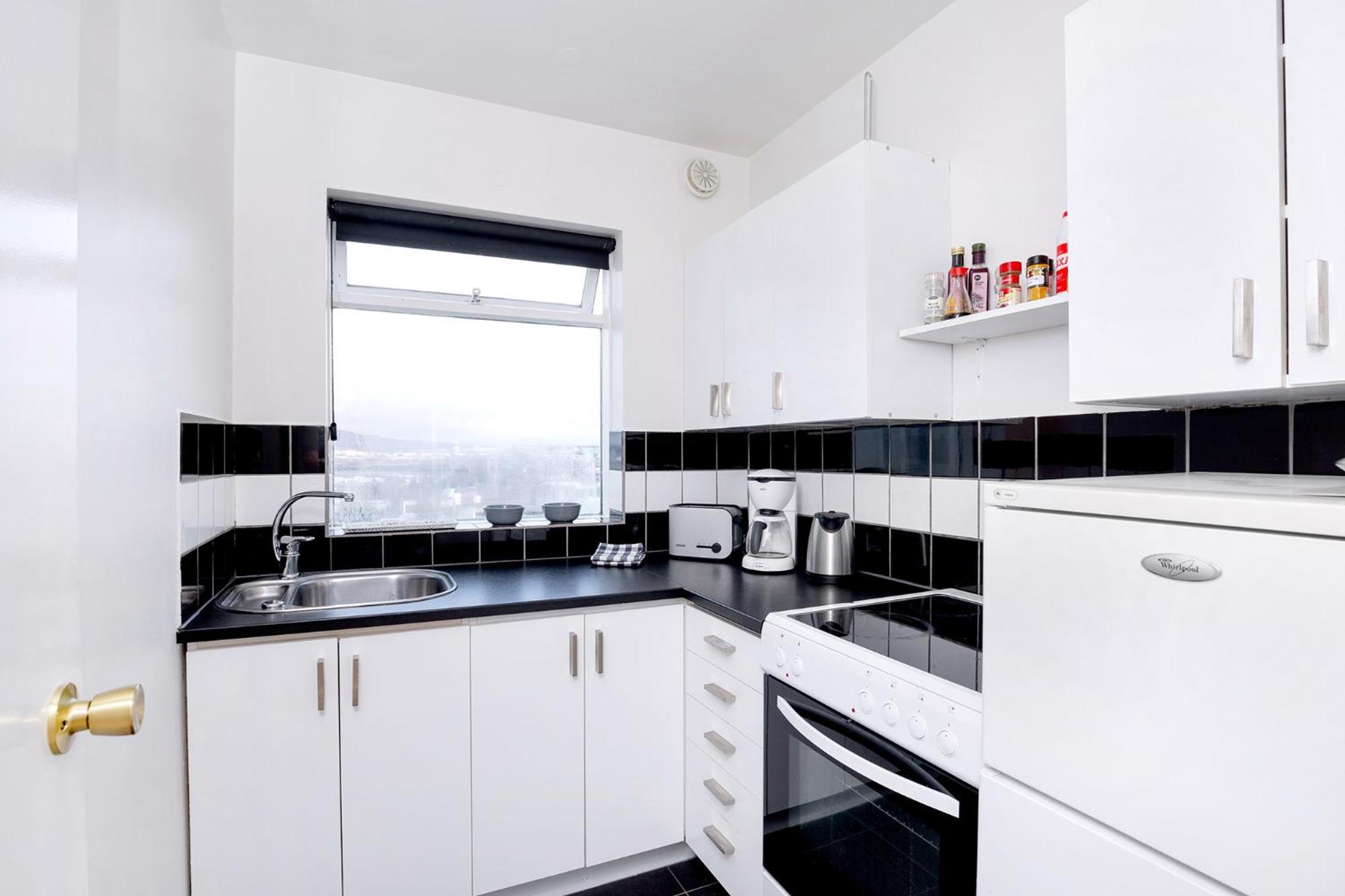 City view, bright & cozy - Free parking (A4)