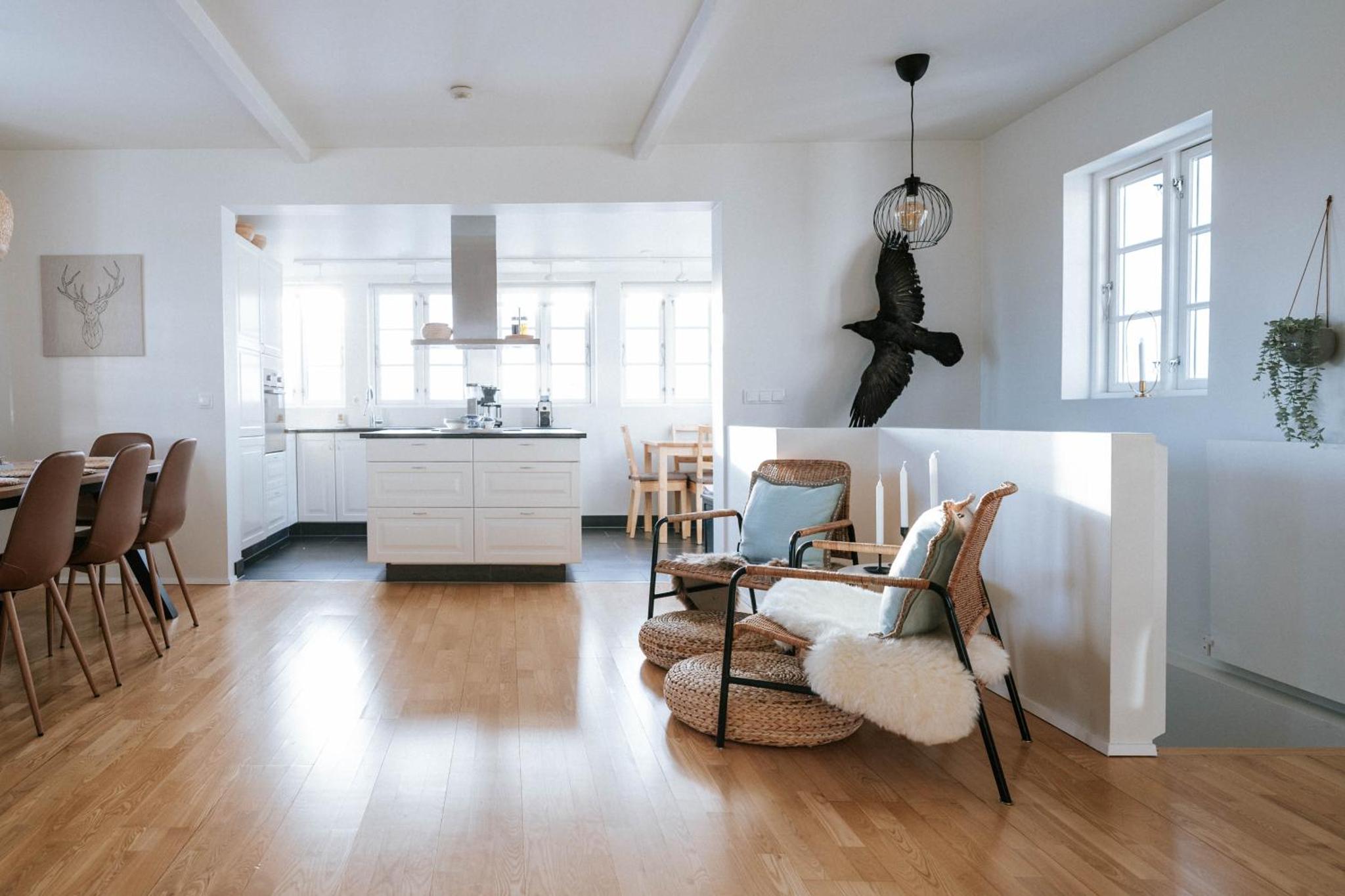 Ocean Views and Gorgeous Design in a Light-Filled 3 BDRM/1.5 Bat