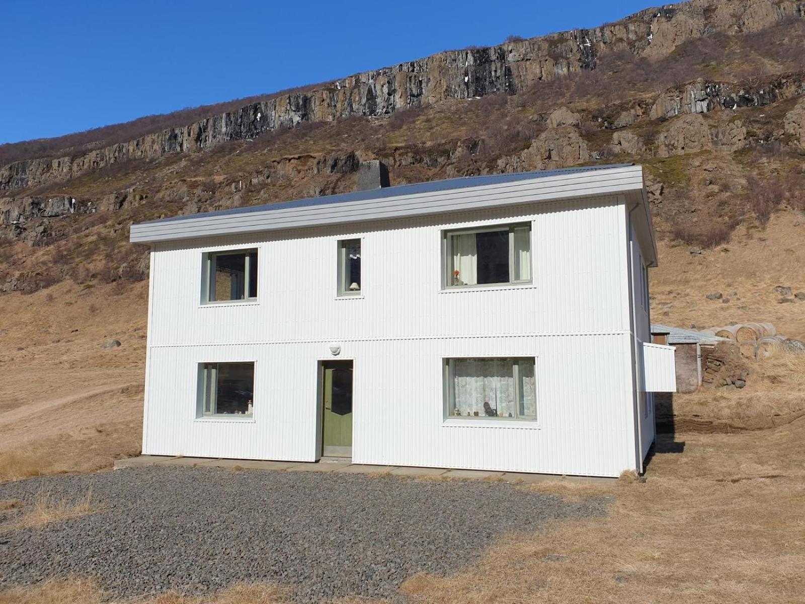 Hóll