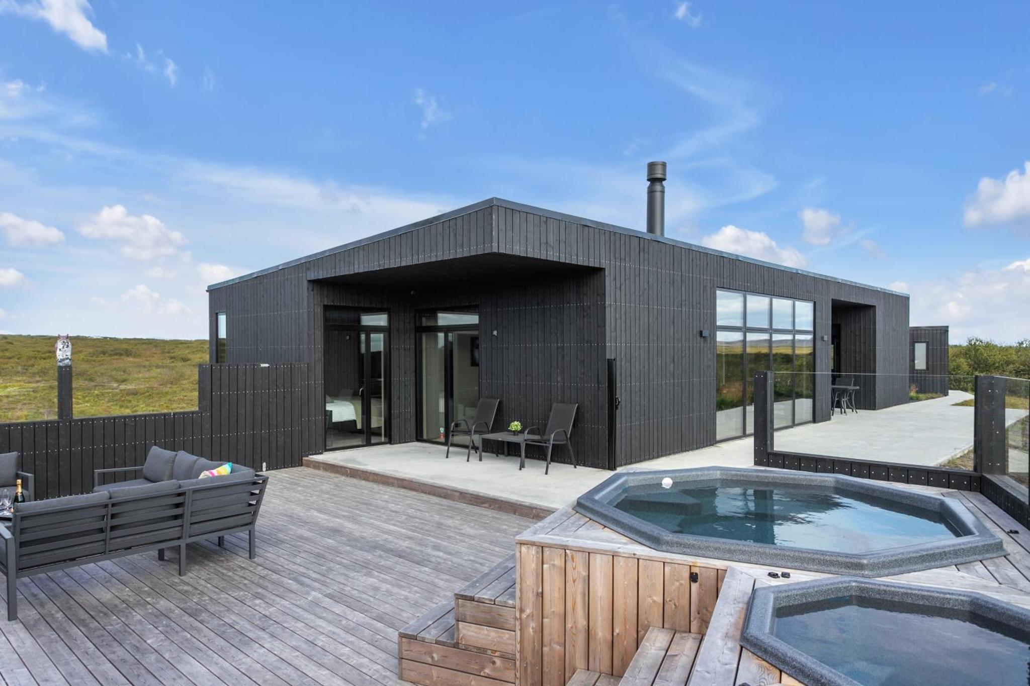 ラグジュアリー 4ベッドルーム サマーハウス（ホッタブ＆サウナ付き） (Luxury 4 Bedroom Summerhouse with Hot Tub & Sauna)