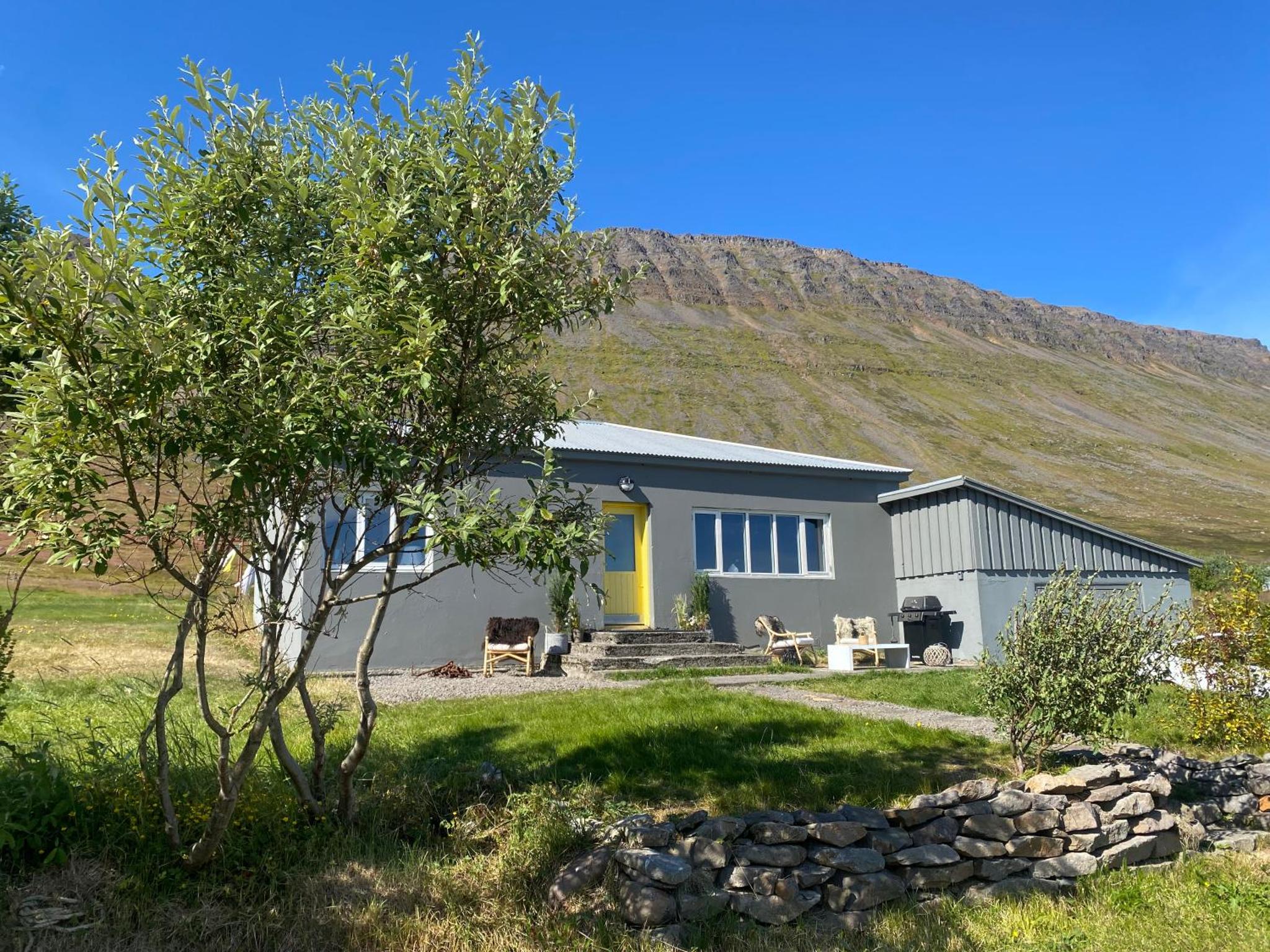 Maison avec vue sur la mer, le fjord et la montagne