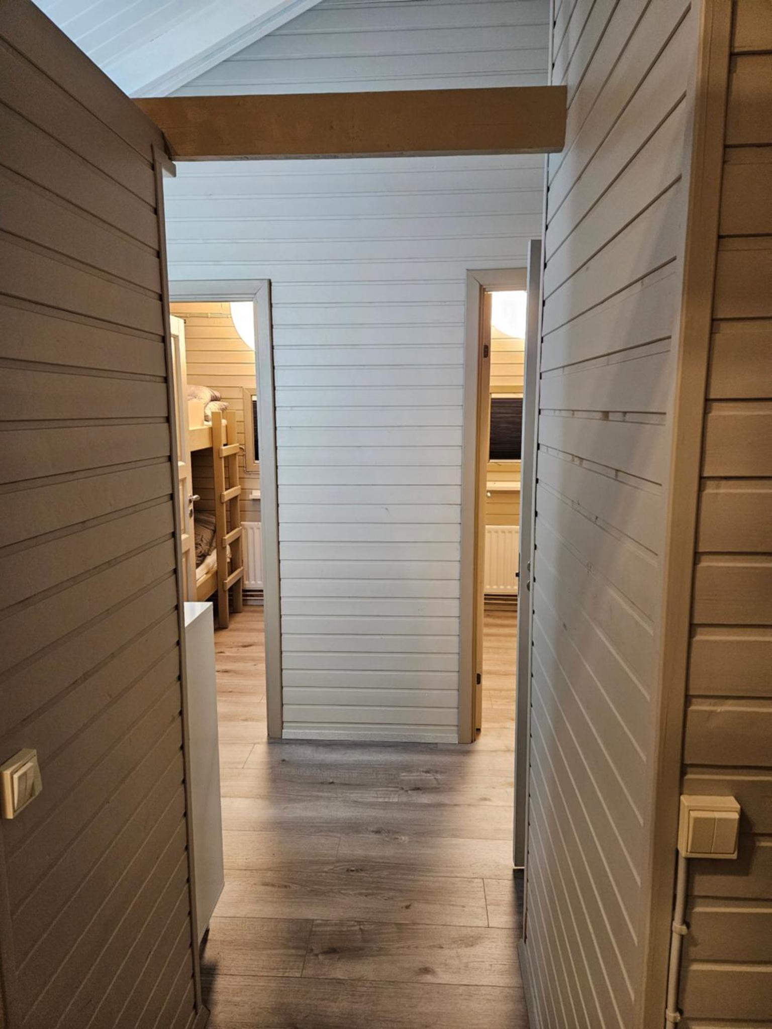Tunnelmallinen ja viihtyisä mökki porealtaalla