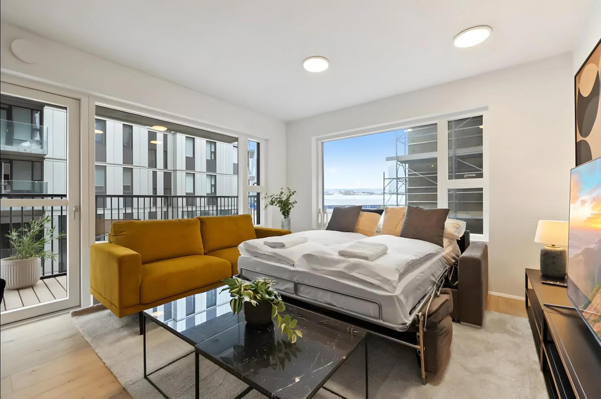 新公寓——靠近斯玛拉林德购物中心,带私人停车位(New Apt Near Smaralind Mall With Private Parking)