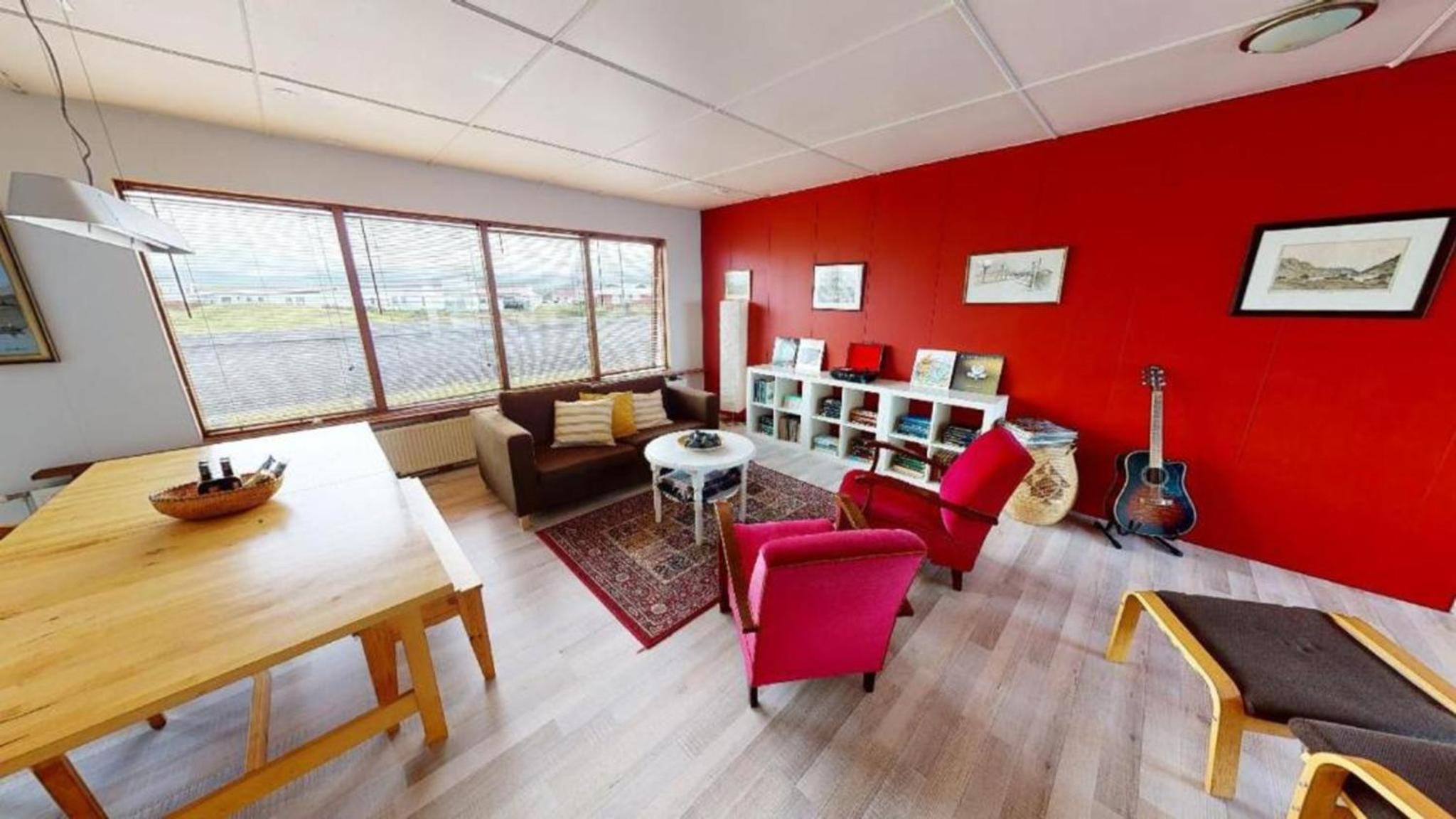 Brenna: Cliffside Apartment