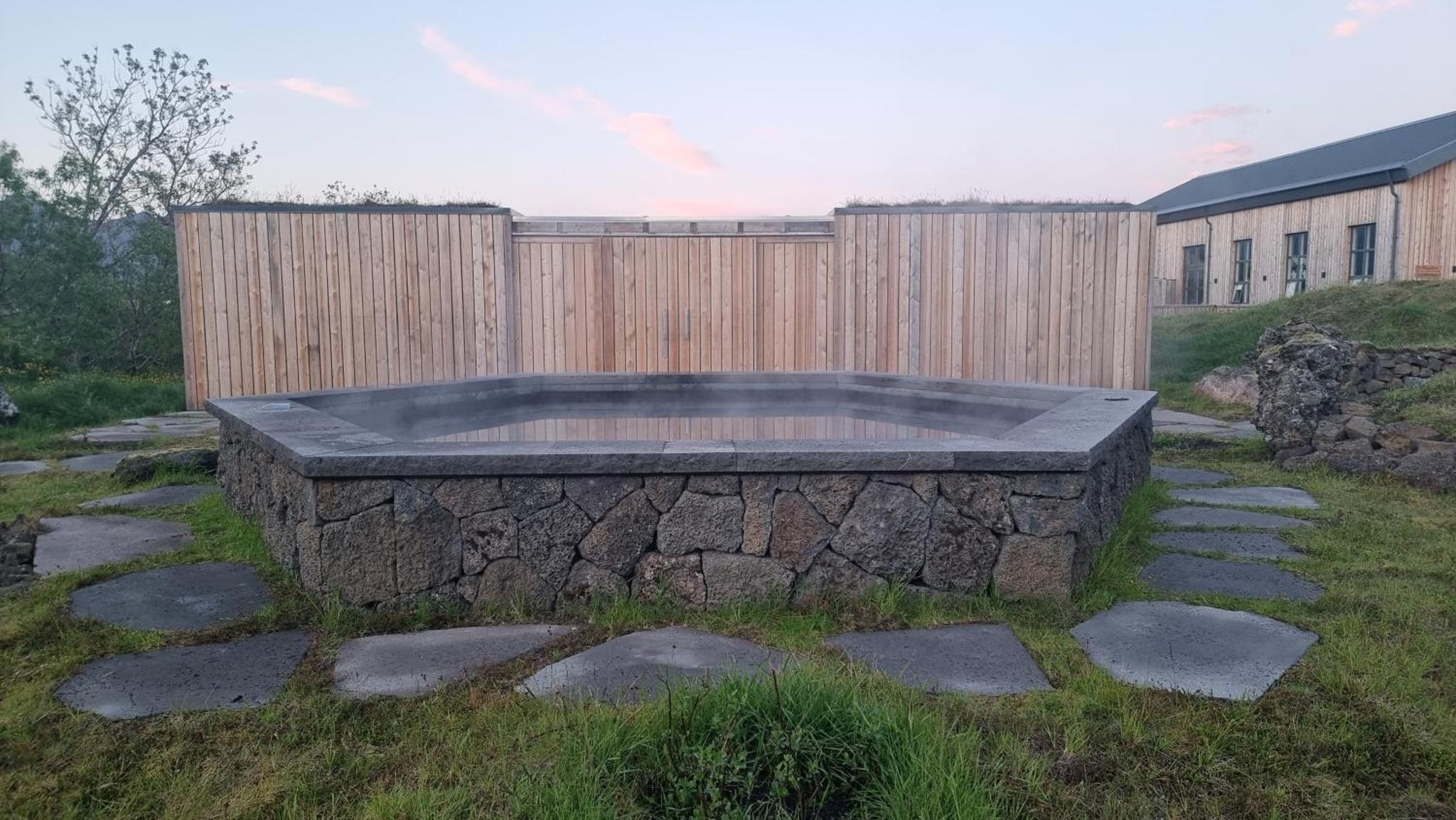 Miðhraun – Lava resort