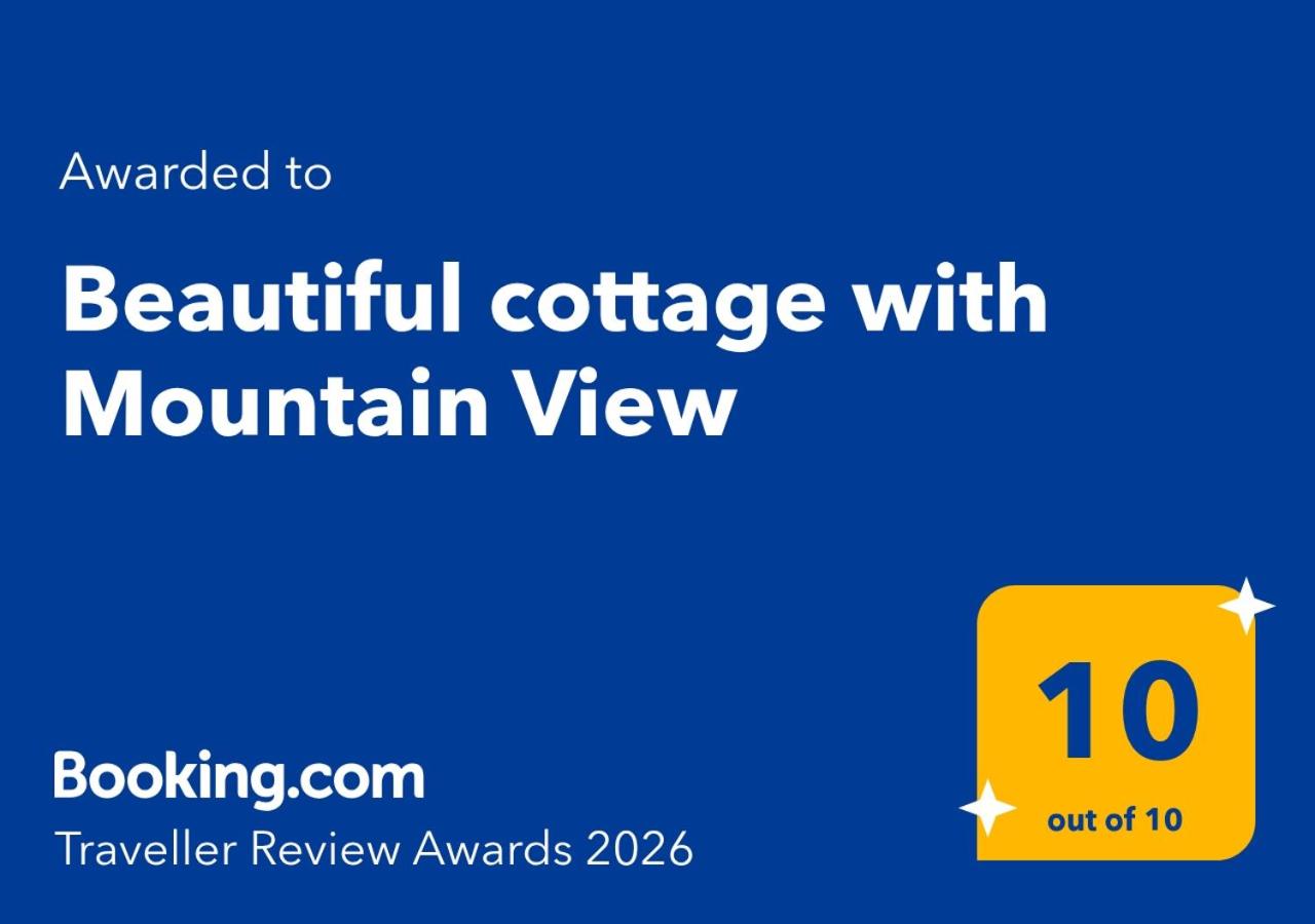 Beautiful cottage with Mountain View