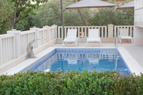 Villa Apartments Art