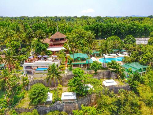 Noni’s Resort