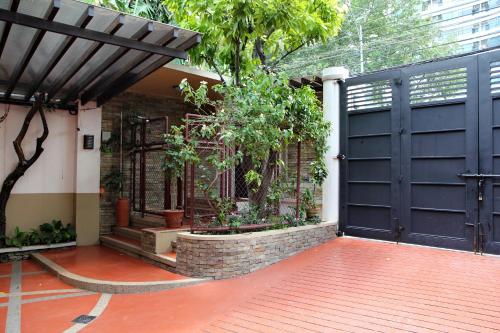 New Manila Suites