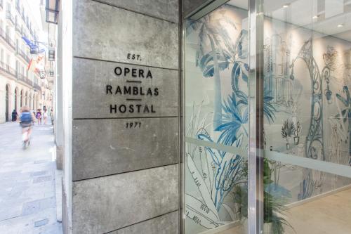 Opera Ramblas Hostal