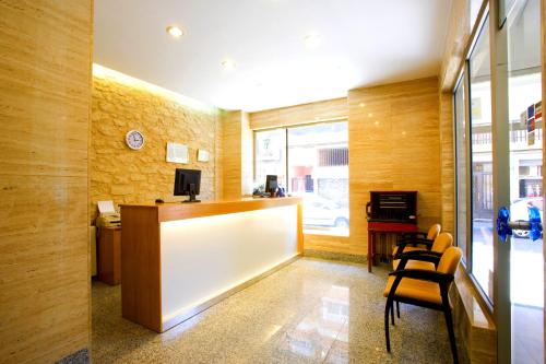 La Lonja Hostal