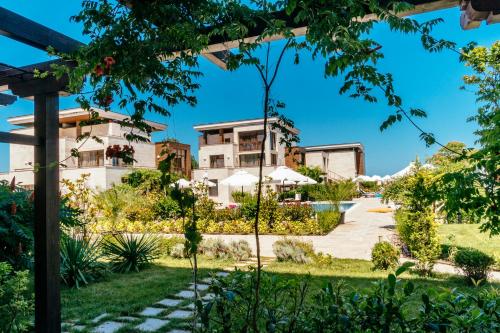 Apolonia Resort