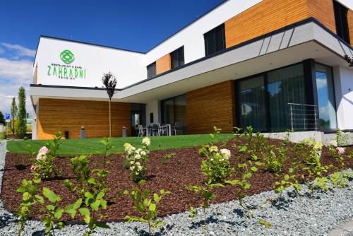 Restaurant & Cafe Zahradni