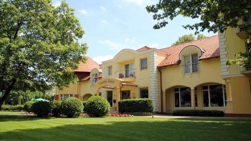 Garden Hotel Wellness Es Konferencia