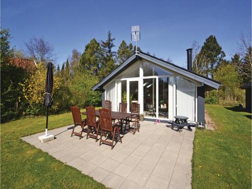 Three-Bedroom Holiday Home In Glesborg