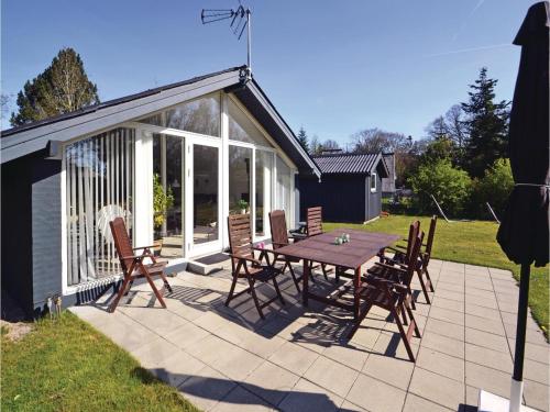 Three-Bedroom Holiday Home In Glesborg