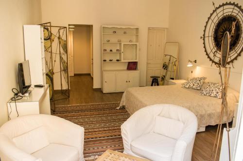 Vincenti Strait Street Suite