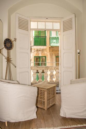 Vincenti Strait Street Suite