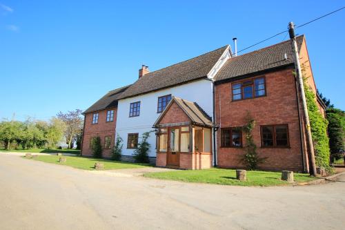 Three Ways Farmhouse Bed And Breakfast