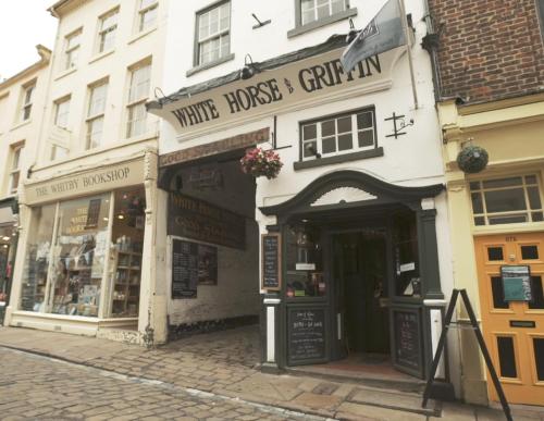 The White Horse & Griffin