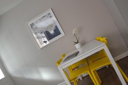 Charming 1 bed riverside apartment