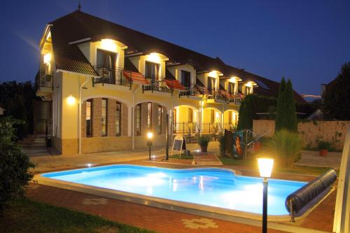 Bajor Panzio Aparthotel Restaur