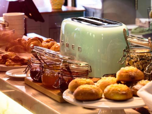 Dear Lisbon Gallery House