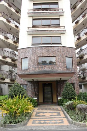 East Ortigas Mansions by MA