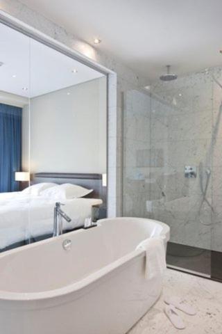 Blue Woods Hotel - Deerlijk