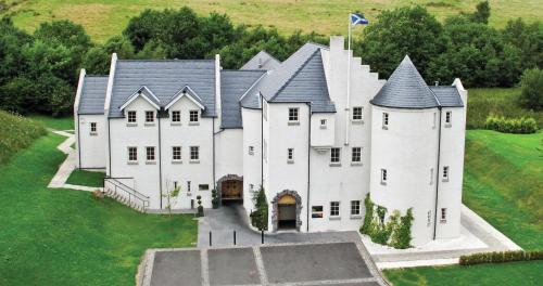 Glenskirlie House & Castle