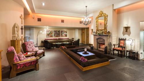 Glenskirlie House & Castle
