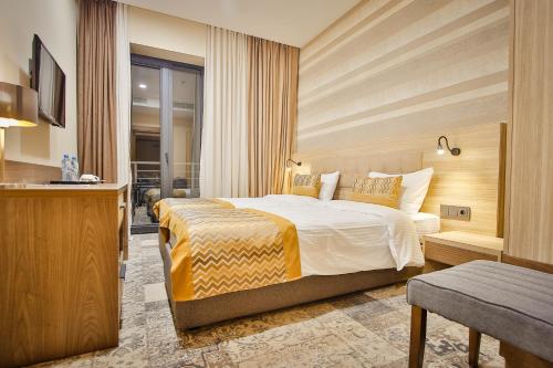 Ameri Plaza Hotel