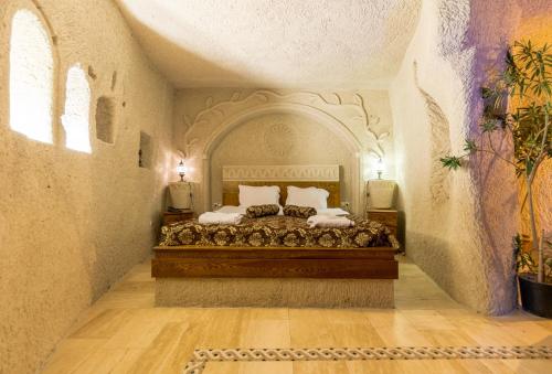 Elite Cave Suites