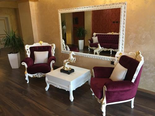 Hotel Deluxe
