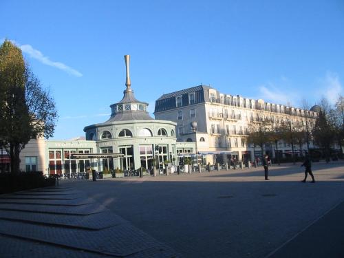 Le Charleston 3p 5 minutes Disney Parking gratuit Terrasse